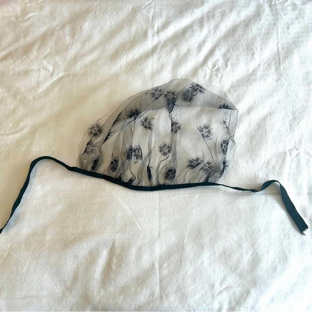 Vintage Spanish Black Lace Chapel Veil / Mantilla Head Covering - Picture 13 of 15